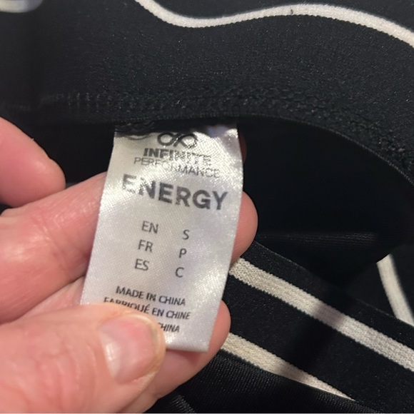 Infinite performance  High Black Leggings purple pockets S 85 Carrie underwood - Picture 3 of 5